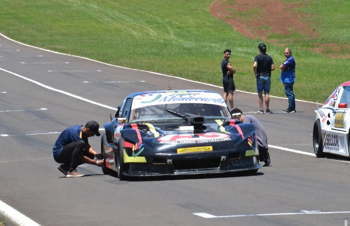 TC Cuatromil doblando en curva